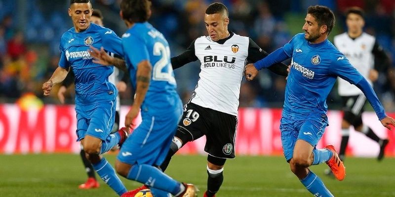 CLB Getafe: Lịch sử, thành tích và huyền thoại Geta Azulones 5 Ý nghĩa màu sắc áo đấu và huy hiệu