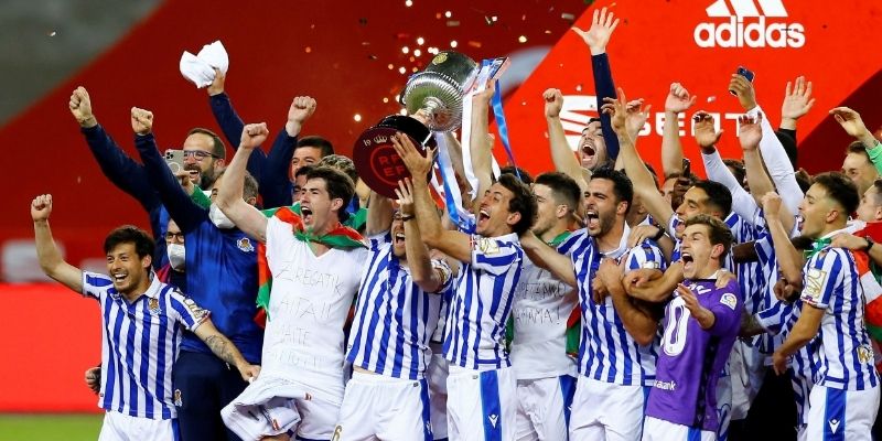 CLB Real Sociedad: Tiểu sử, thành tích nổi bật của Txuri-Urdin 2 Một thời kỳ thành công và vinh quang (1980-1980)