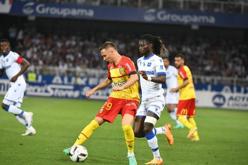 Soi kèo châu Á, kèo chấp Lens vs Auxerre 