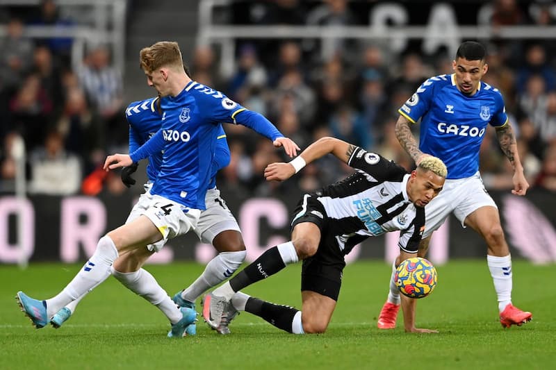 Soi kèo châu Á, kèo chấp Newcastle vs Everton
